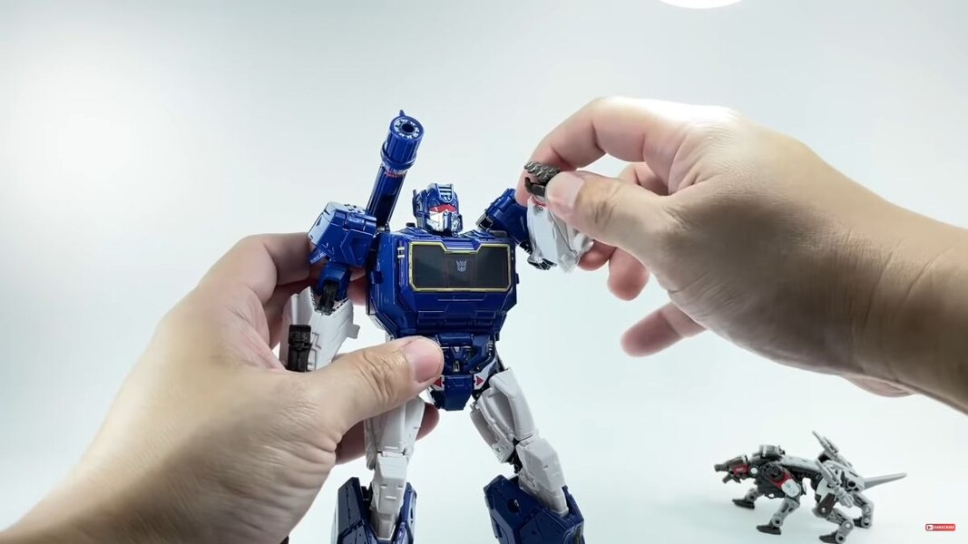 Transformers Studio Series 83 Soundwave & Ravage In Hand Image  (42 of 58)